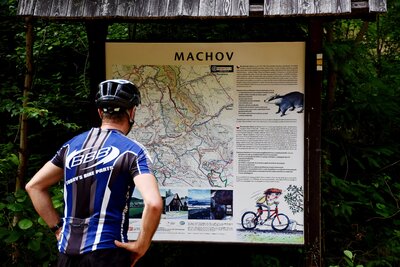 V Machově