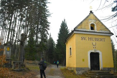 Kaple sv. Huberta a křížová cesta v Křinicích