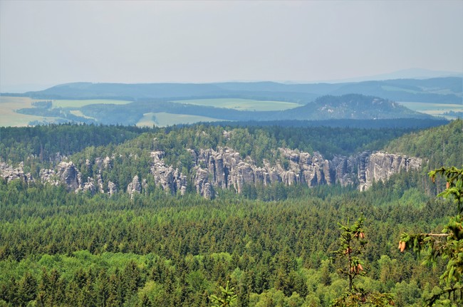Rund um die Felsen
