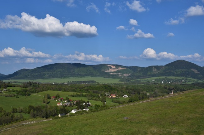 Z Żaclerza przez wulkaniczny Kralowiecki Szpiczak 