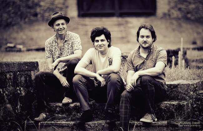 ArtCafé: Paul Batto Trio (SLO, CH, CZ)