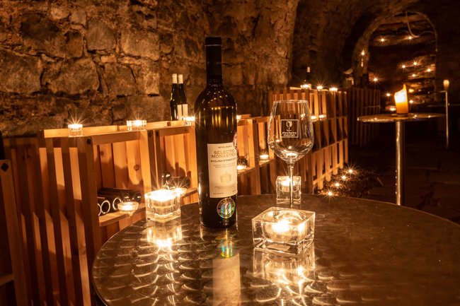 Degustace vín v benediktinských sklepích 